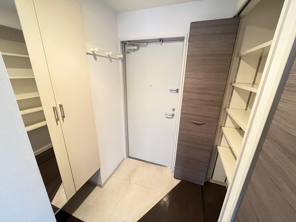 玄関　同物件別タイプ参考写真