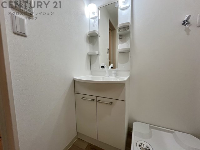 洗面設備　洗面所内に洗濯機置き場あり！