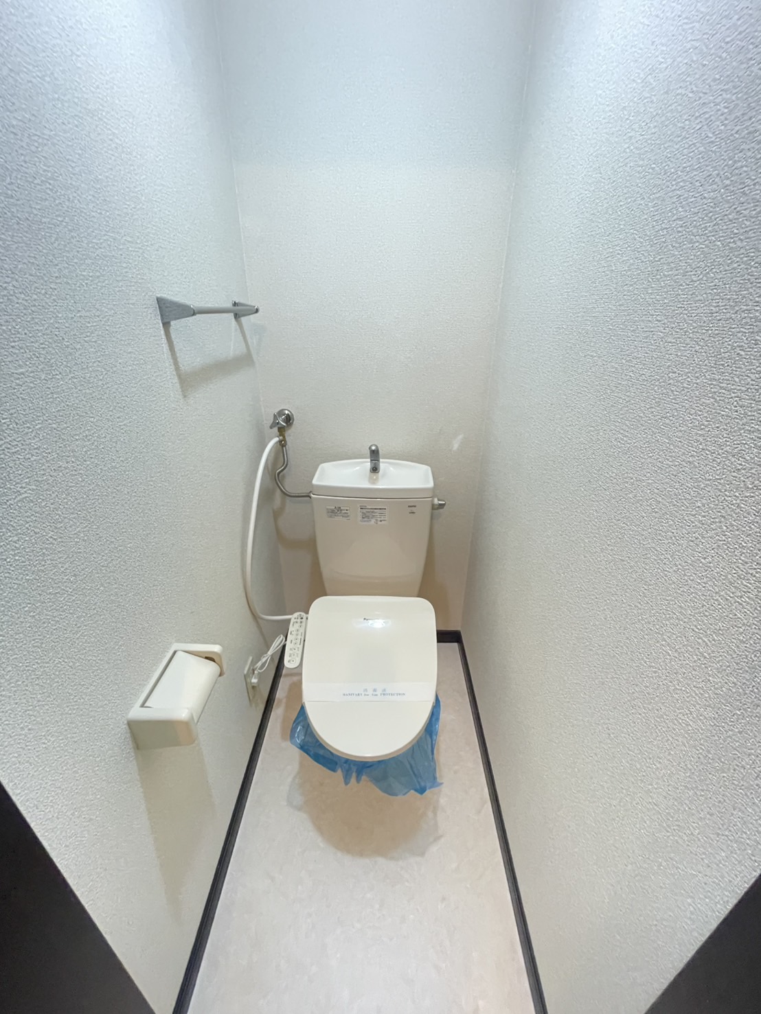 トイレ　他号室のお写真です。参考にご覧ください。