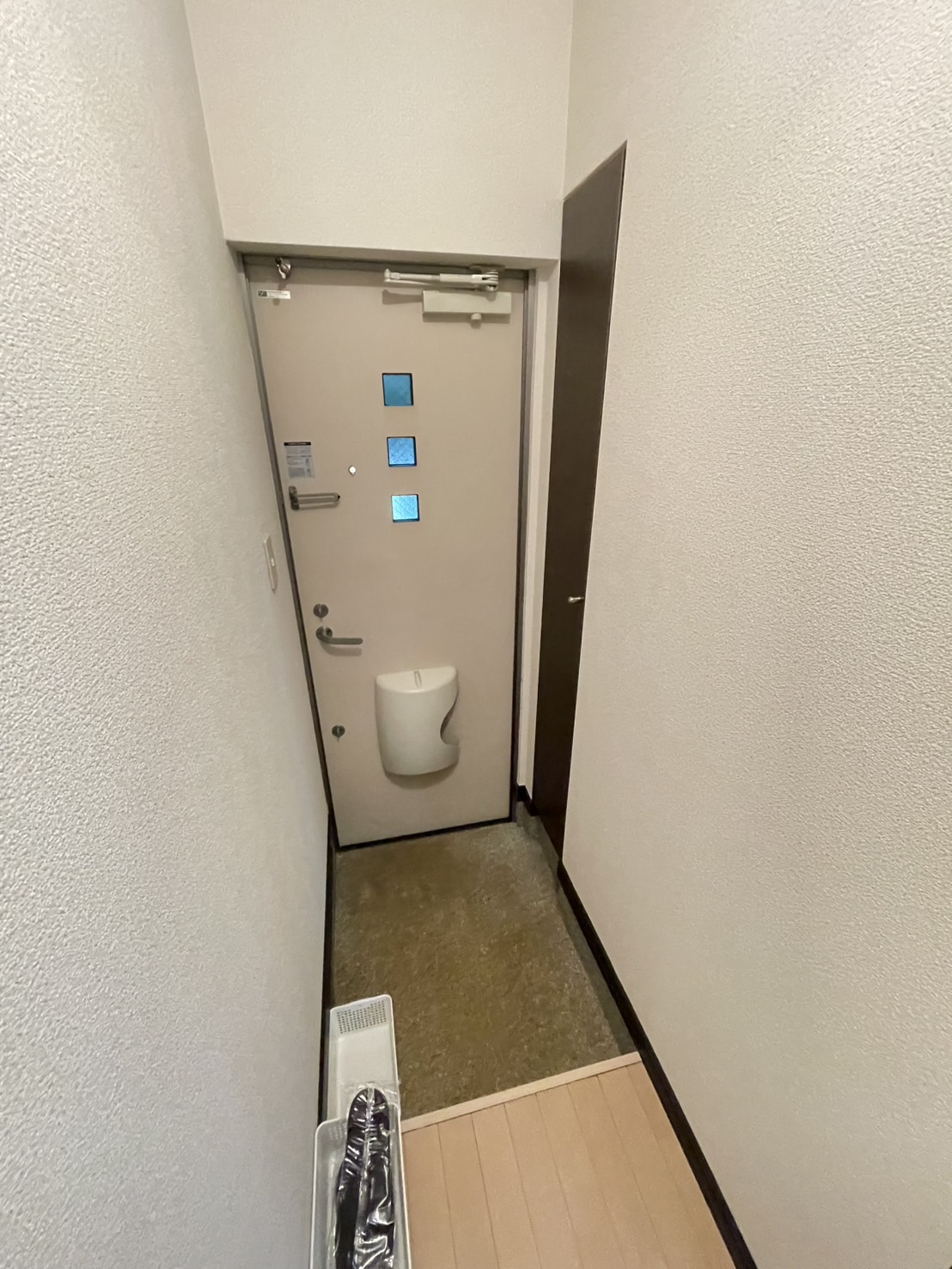 玄関　他号室のお写真です。参考にご覧ください。