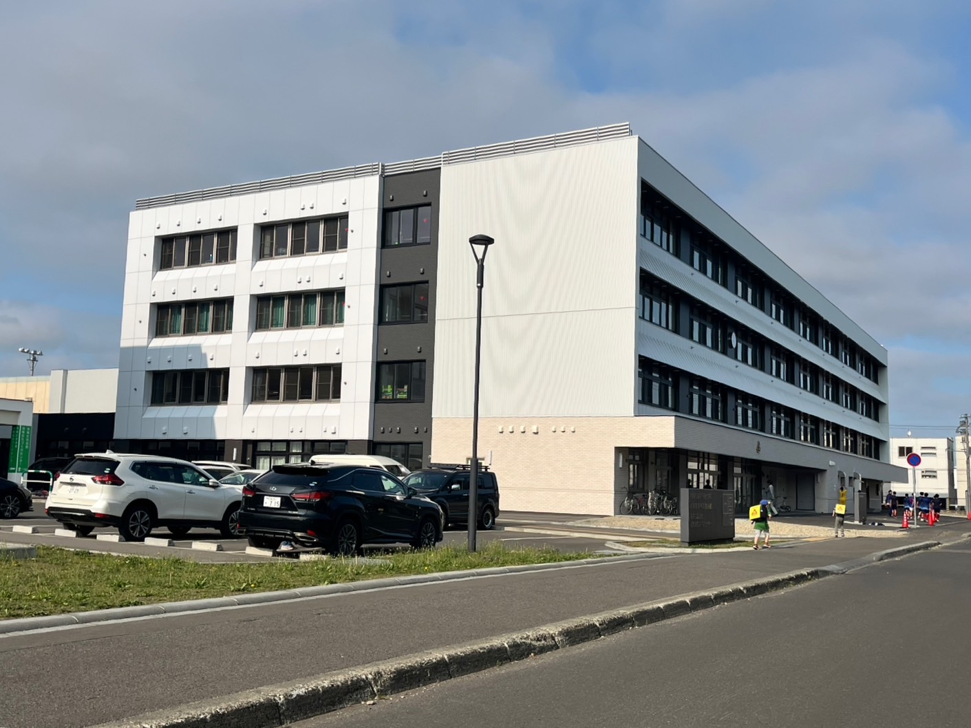 中学校　札幌市立発寒中学校（中学校）まで1030m