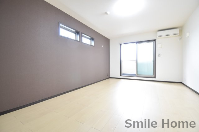 居室・リビング　エアコン付きのお部屋です