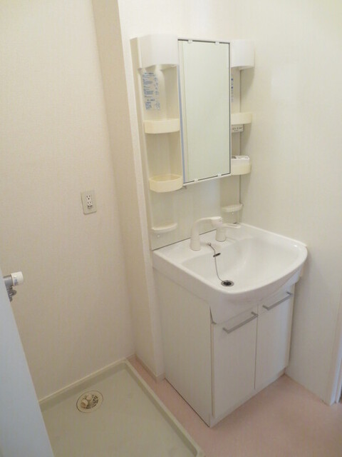 洗面設備　１０３　洗髪洗面化粧台　洗濯機置き場