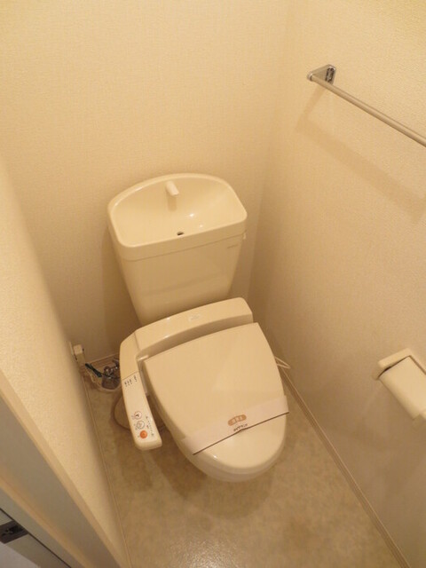 トイレ　１０３　温水洗浄暖房便座トイレ