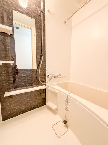 バス・シャワールーム　追い焚き・浴室乾燥機付きのお風呂です♪