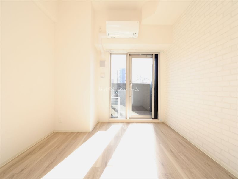 その他部屋・スペース　洋室6.5帖　エアコン付　南向きバルコニーに面しています