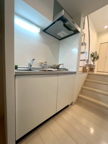 キッチン　モデルルームイメージのため、現況を優先いたします。