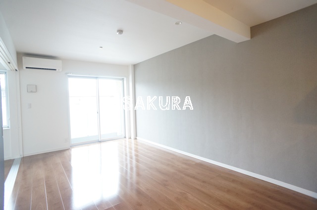 居室・リビング　開放感のあるゆったりとしたお部屋です♪