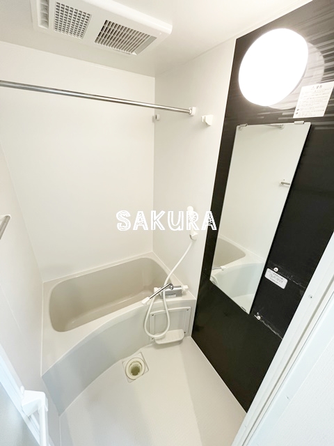 バス・シャワールーム　雨の日でも安心の浴室乾燥機付きです♪