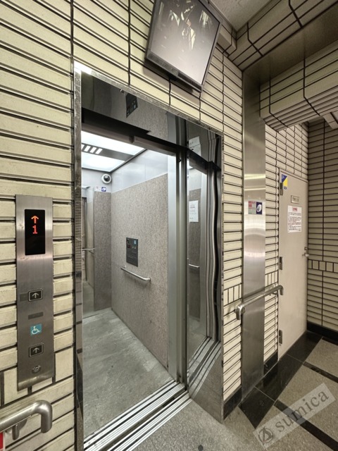 エントランス　防犯カメラ設置