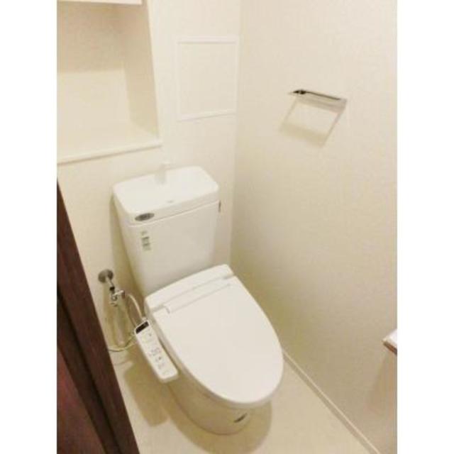 トイレ　※写真は同タイプ住戸です。