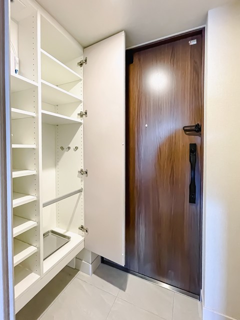 玄関　※写真は同タイプ住戸です。