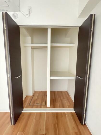 収納　写真は同間取り別部屋の写真となります。