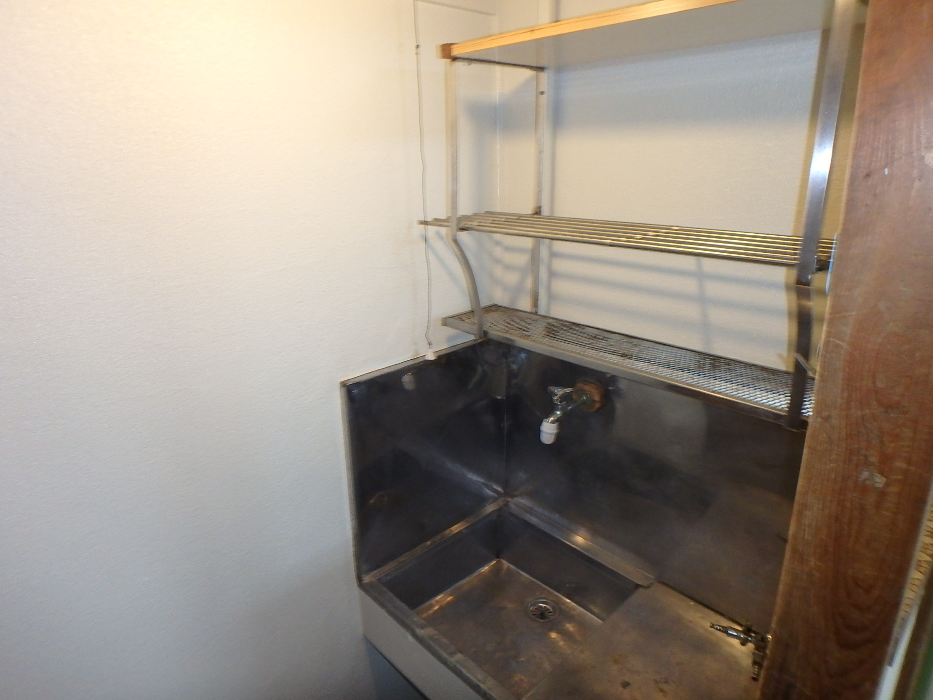 キッチン　キッチンには換気扇はございません。