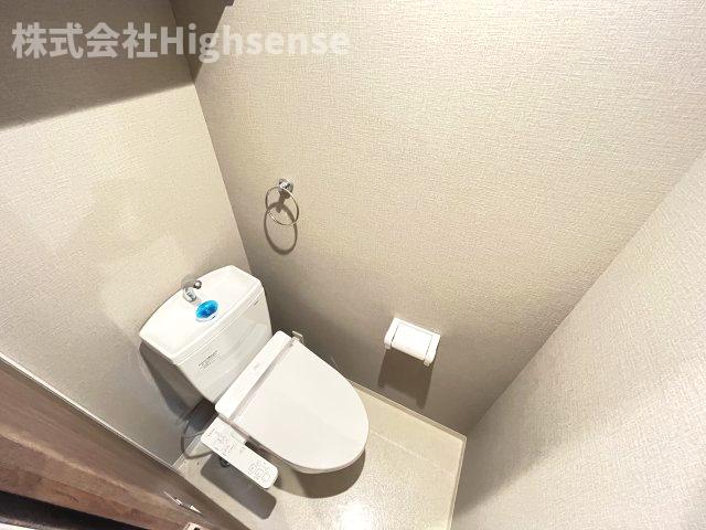 トイレ　落ち着いた色調のトイレです