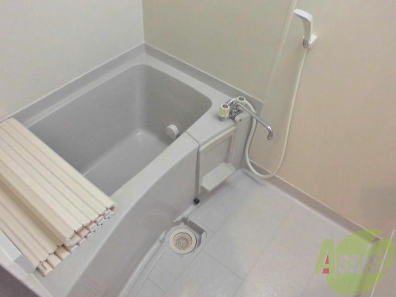 バス・シャワールーム　湯船に浸かれるお風呂でいいですね！疲れも取れそうです♪