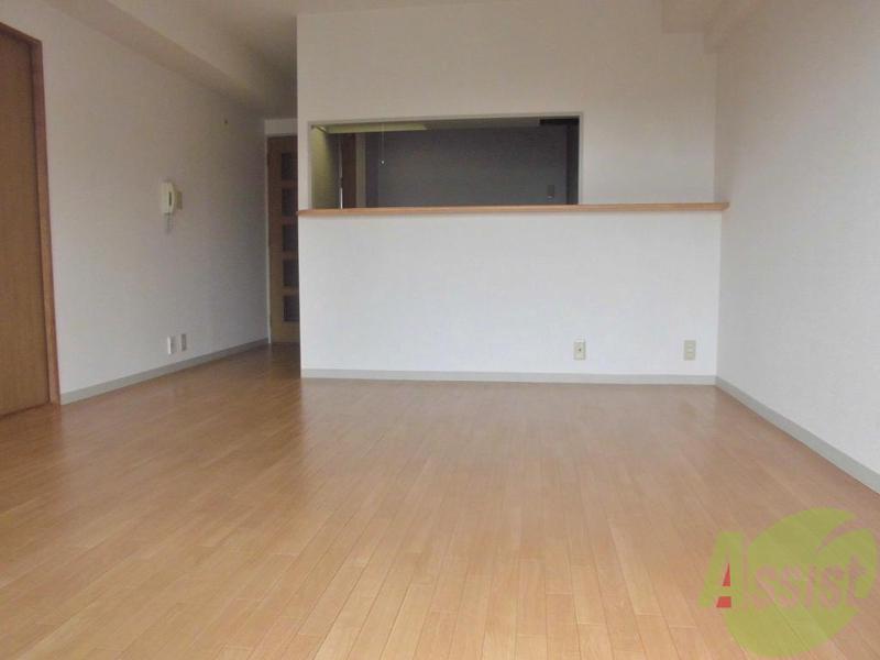 居室・リビング　広々したリビングです！テーブルも余裕で置けそうな広さですね～