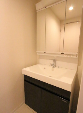 洗面設備　※別部屋の参考写真です。