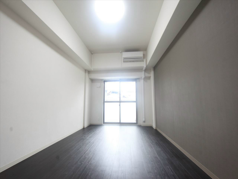 バルコニー　洋室10帖　　クローゼット（収納充実してます）