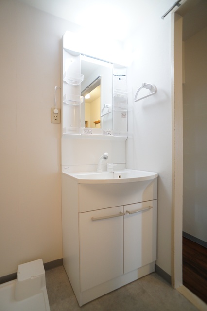 洗面設備　参考写真（当建物別部屋のものです）