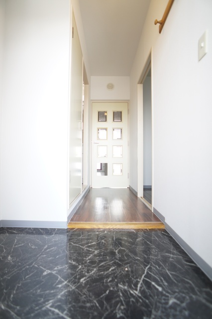 玄関　参考写真（当建物別部屋のものです）