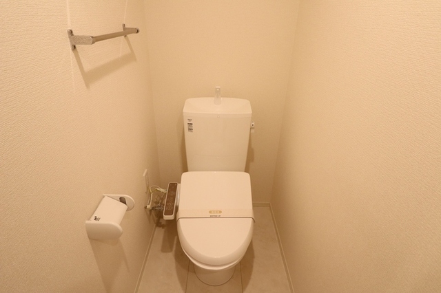 トイレ　温水洗浄暖房便座