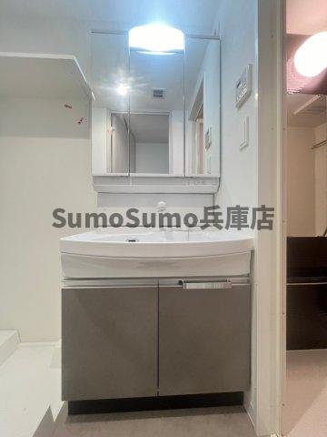 洗面設備　スペースが確保できる洗面所です