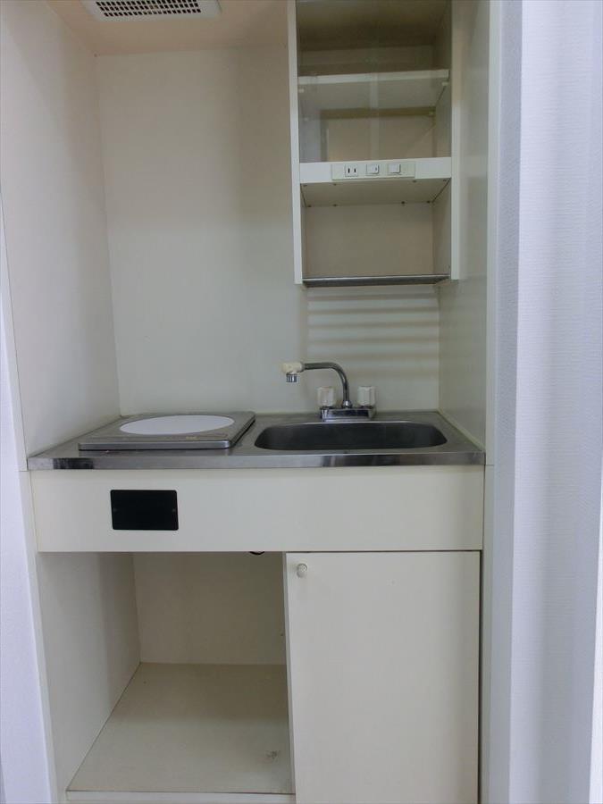 キッチン　同じ間取りの別部屋の写真です。