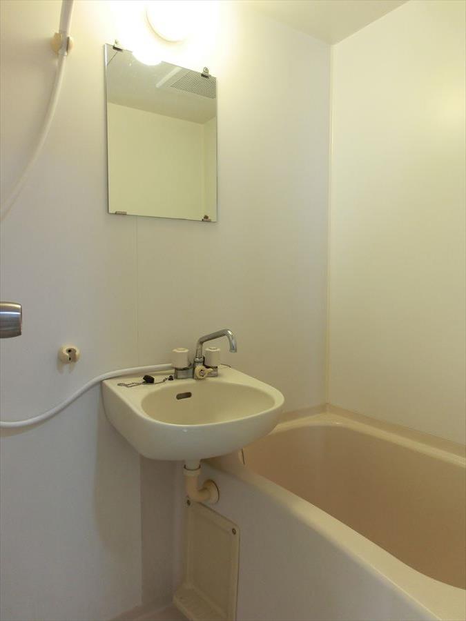 バス・シャワールーム　同じ間取りの別部屋の写真です。