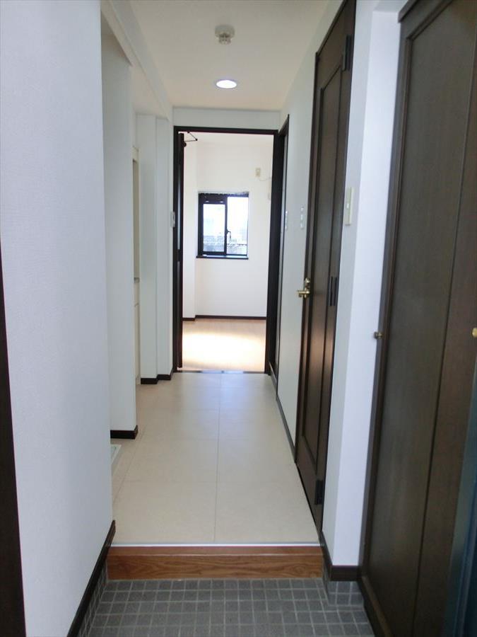 玄関　同じ間取りの別部屋の写真です。