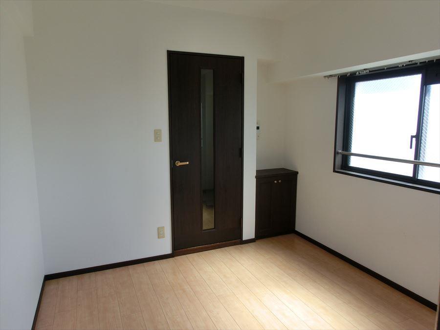 居室・リビング　同じ間取りの別部屋の写真です。