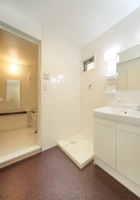 洗面設備　洗面台　脱衣所にも窓有