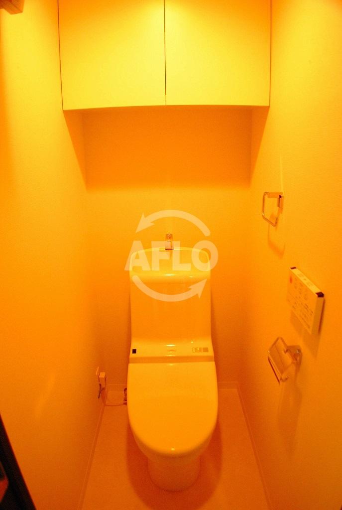 トイレ　エステムプラザ心斎橋EASTIVブランディア　温水暖房便座