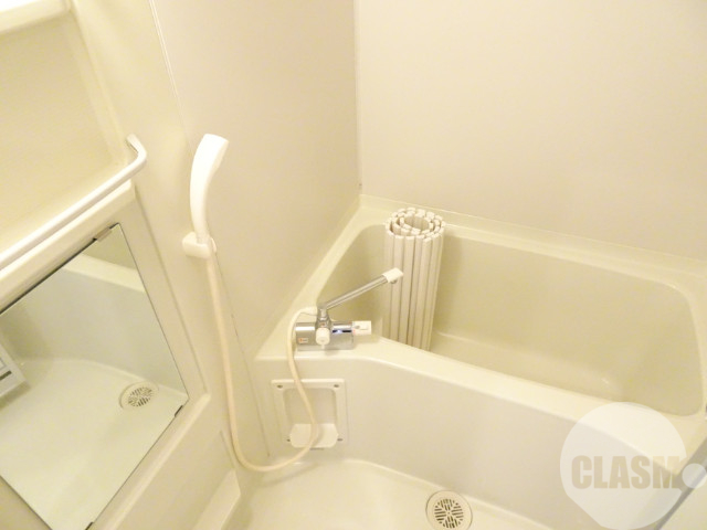 バス・シャワールーム　キレイにリフォームされています♪