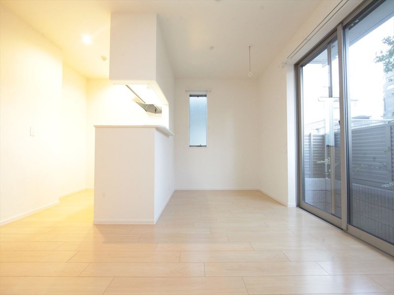 その他部屋・スペース　洋室10.4帖　2面採光　エアコン完備　南面バルコニー