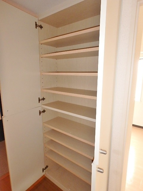 玄関　収納力のある下駄箱