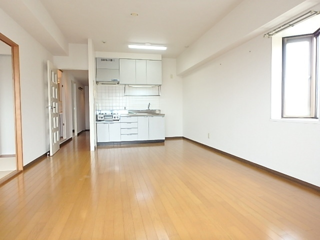 居室・リビング　角部屋で明るいＬＤＫ１２帖