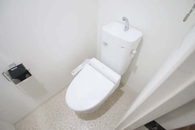 トイレ　※別室の参考写真の為、現況優先です。