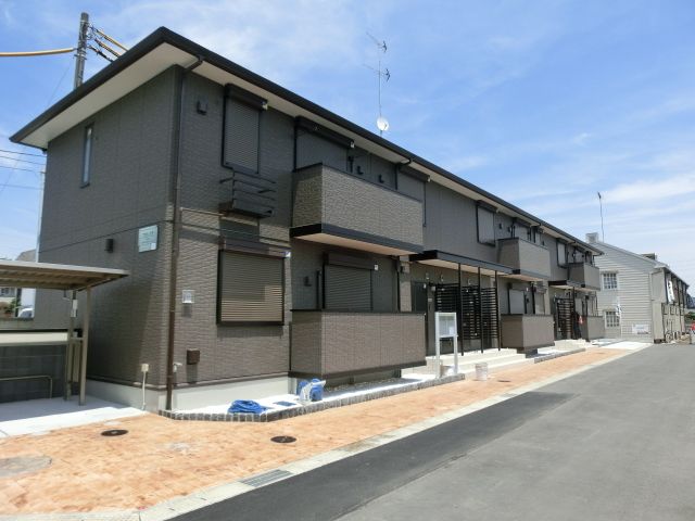 建物外観　2017年5月完成の築浅物件、都市ガス、インターネット無料