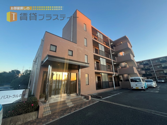 建物外観　敷地の広いファミリーマンション。家族で住むならこんなとこ。。