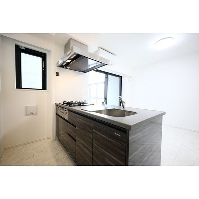 キッチン　同タイプ別号室のお写真です。シーリングライトはございません。