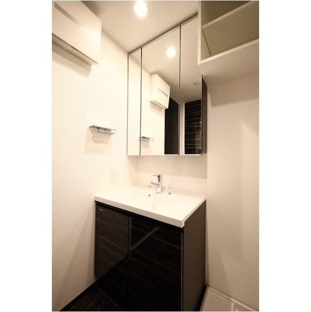 洗面設備　同タイプ別号室のお写真です。