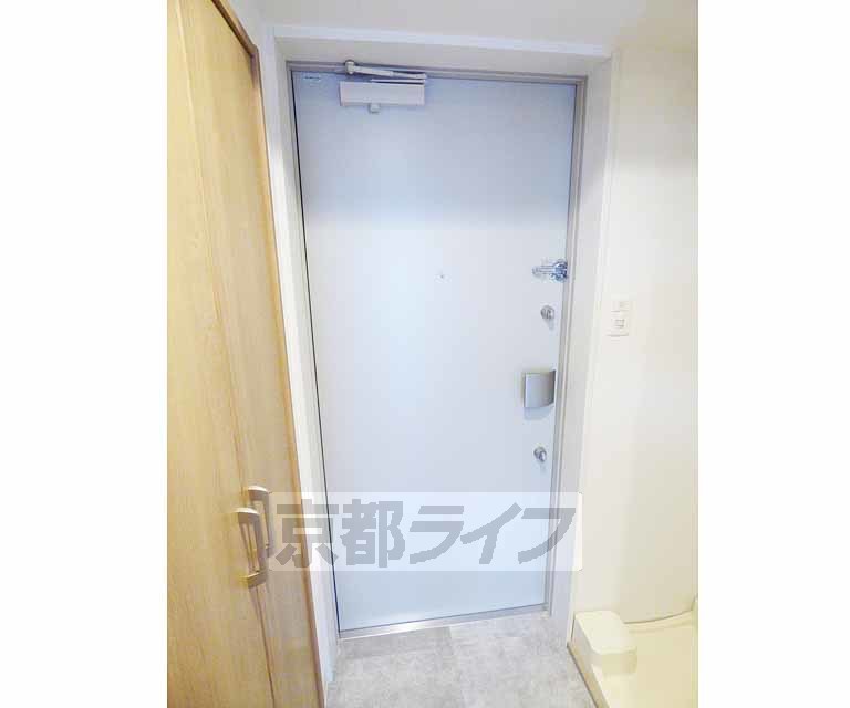 その他設備　玄関のドアです。