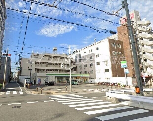 コンビニ　ファミリーマート旭二丁目店（コンビニ）まで584m