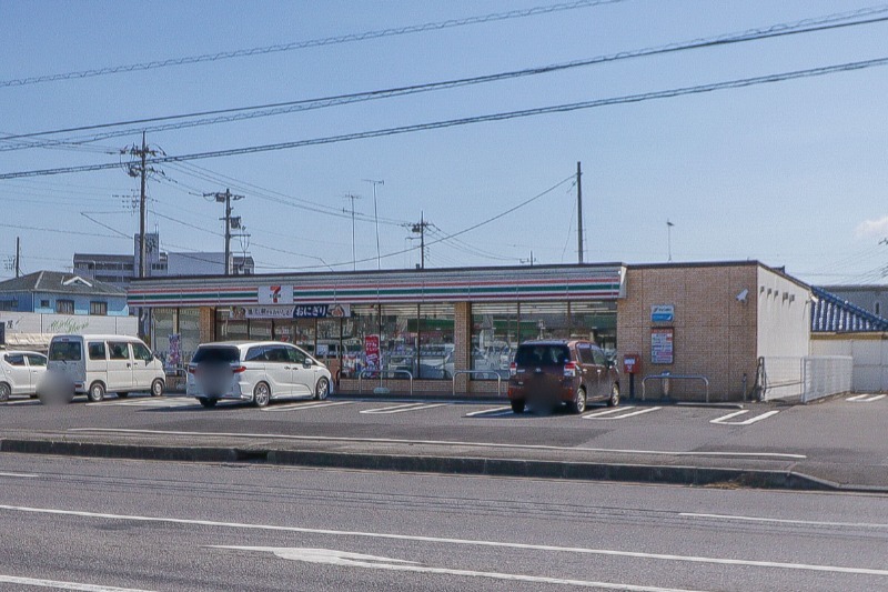 コンビニ　セブンイレブン栃木平柳店（コンビニ）まで823m
