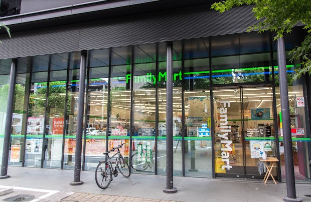 コンビニ　ファミリーマート 早稲田大学中野プラザ店（コンビニ）まで450m