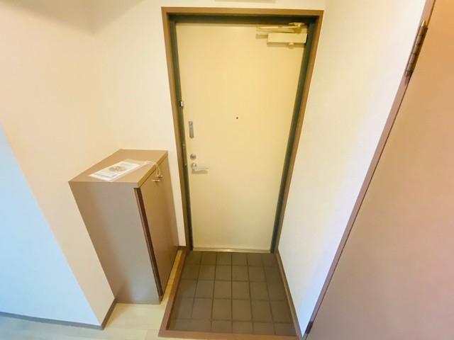 玄関　※別４号室タイプの写真です