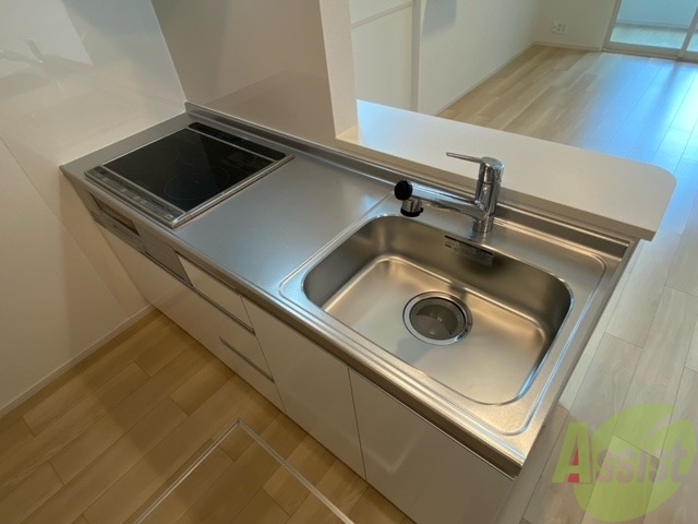 キッチン　キッチンはＩＨクッキングヒーター付でお掃除もお料理も楽ですね