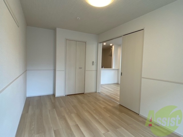 収納　洋室のクローゼットです、収納力が気になりますね