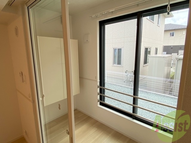 バルコニー　サンルームです、南向きではかどりそうですね